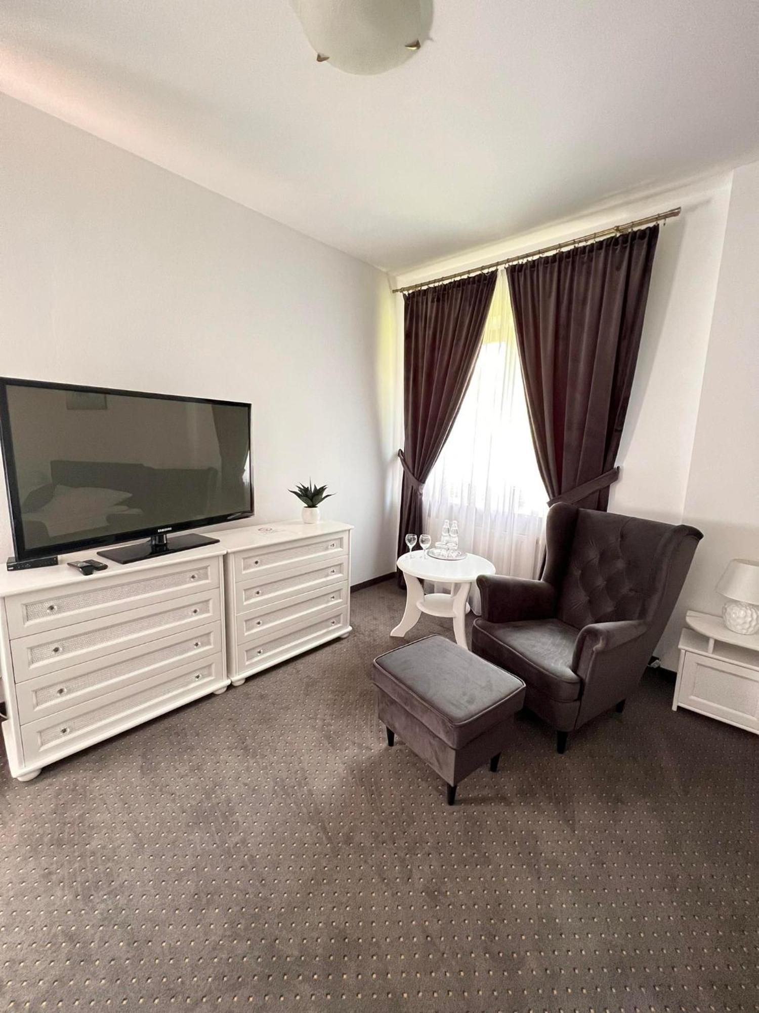 Hotel Park Opoczno Εξωτερικό φωτογραφία